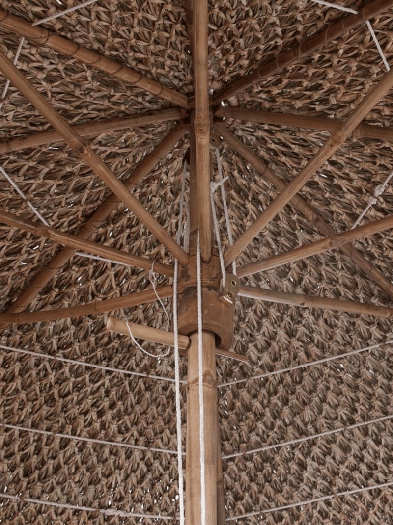 Parasol en bambou avec toit en feuilles de bananier Beige - Kiabi
