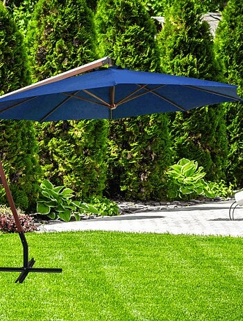 Parasol suspendu en bois