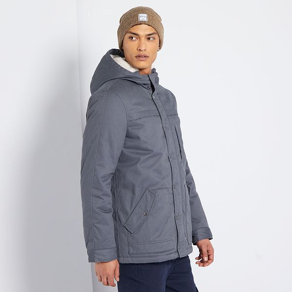 Parka à capuche Homme kaki Kiabi 40,00€ Parka à capuche Homme gris fer Kiabi 40,00€