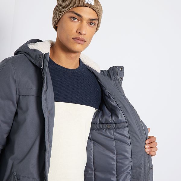 Parka à capuche Homme kaki Kiabi 40,00€ Parka à capuche Homme gris fer Kiabi 40,00€