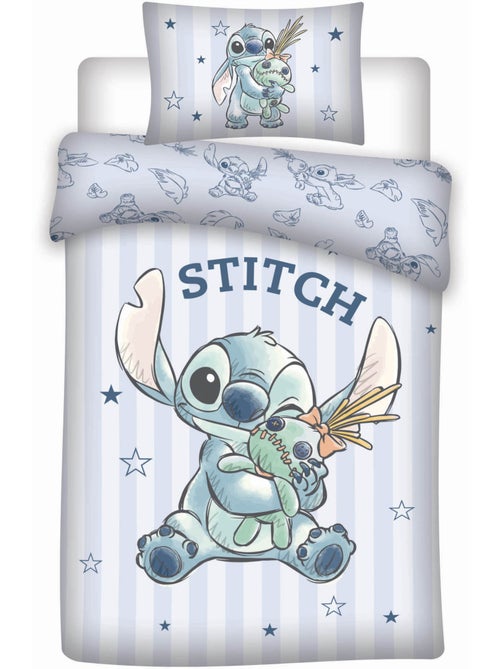 Parure Bébé Disney Stitch 100x140cm + Taie 40x60cm – Rayures Bleu Doux – 100% Coton – Licence Offici - Kiabi Parure Bébé Disney Stitch 100x140cm + Taie 40x60cm – Rayures Bleu Doux – 100% Coton – Licence Offici - Kiabi