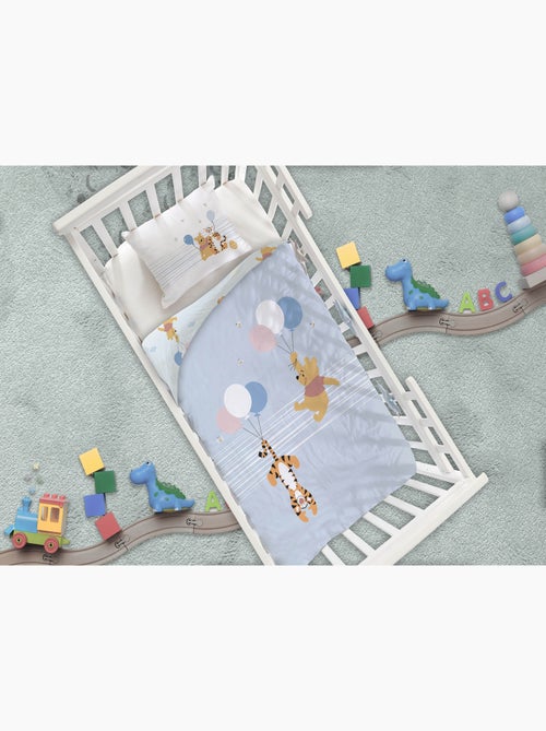 Parure Bébé Disney Winnie l'Ourson 100x140cm + Taie 40x60cm – Winnie & Tigrou Ballons – 100% Coton - Kiabi Parure Bébé Disney Winnie l'Ourson 100x140cm + Taie 40x60cm – Winnie & Tigrou Ballons – 100% Coton - Kiabi