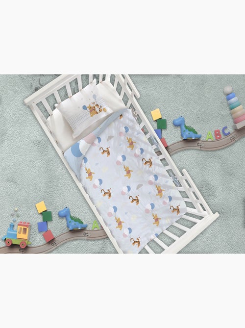 Parure Bébé Disney Winnie l'Ourson 100x140cm + Taie 40x60cm – Winnie & Tigrou Ballons – 100% Coton - Kiabi Parure Bébé Disney Winnie l'Ourson 100x140cm + Taie 40x60cm – Winnie & Tigrou Ballons – 100% Coton - Kiabi