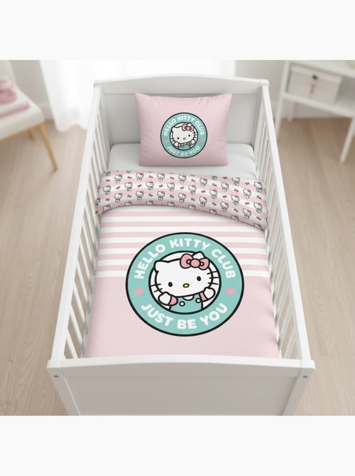Parure Bébé Hello Kitty 100x140cm + Taie 40x60cm – Club Just Be You Rose Menthe – 100% Coton - Kiabi Parure Bébé Hello Kitty 100x140cm + Taie 40x60cm – Club Just Be You Rose Menthe – 100% Coton - Kiabi