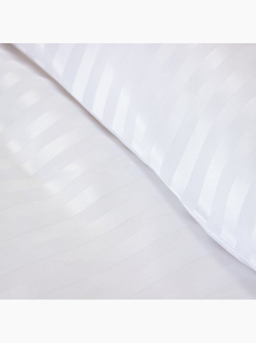 Parure de couette satin microfibre blanc - Kiabi Parure de couette satin microfibre blanc - Kiabi