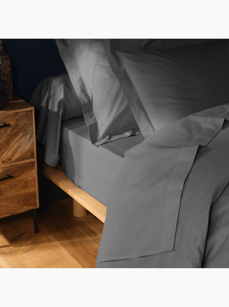 Parure de drap 4 Pièces en coton 57 fils – Drap-Housse, Drap Plat et 2 Taies d’Oreiller gris anthracite - Kiabi