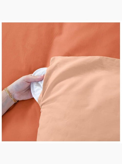 Parure de lit - côté déco - 220x240 cm - 100% coton - bicolore uni orange - passe-mains & boutons - Kiabi Parure de lit - côté déco - 220x240 cm - 100% coton - bicolore uni orange - passe-mains & boutons - Kiabi