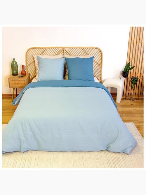 Parure de lit - côté déco - coton bicolore - 220x240 cm - 100% coton - réversible bleu/bleu clair - Kiabi Parure de lit - côté déco - coton bicolore - 220x240 cm - 100% coton - réversible bleu/bleu clair - Kiabi