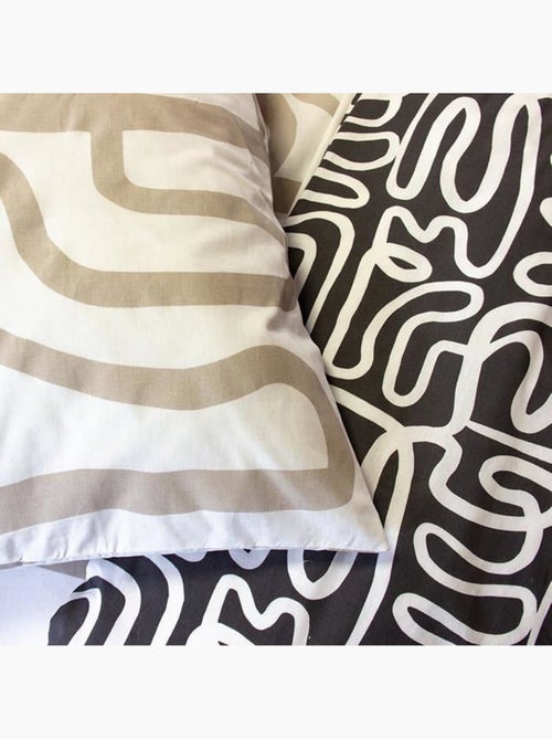 Parure de lit - housse de couette - 220x240 cm - 100% coton - géométrique réversible - beige noir - Kiabi Parure de lit - housse de couette - 220x240 cm - 100% coton - géométrique réversible - beige noir - Kiabi