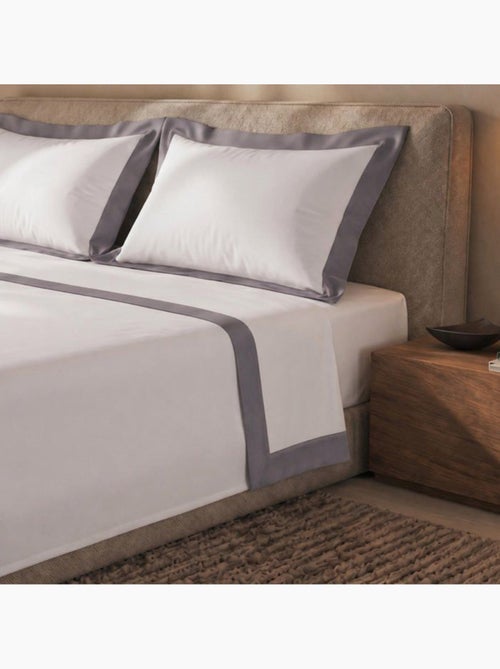 Parure de lit - the white stone - classique - coton 100% - volant satin - gris foncé - Kiabi Parure de lit - the white stone - classique - coton 100% - volant satin - gris foncé - Kiabi