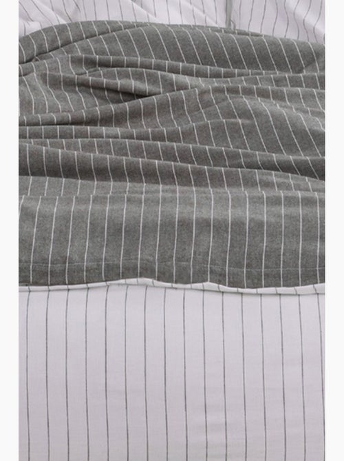 Parure de lit 100% coton tisse teint Kaki - Kiabi Parure de lit 100% coton tisse teint Kaki - Kiabi