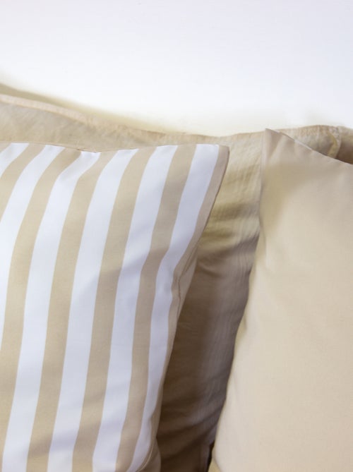 Parure de lit 2 personnes (240 x 220 cm ou 260 x 240 cm) - 1 housse de couette + 2 oreillers - Kiabi Parure de lit 2 personnes (240 x 220 cm ou 260 x 240 cm) - 1 housse de couette + 2 oreillers - Kiabi