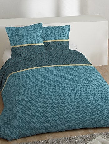 Product Donnez un esprit oriental à votre intérieur avec cette parure aux jolies teintes bleutées - Parure de lit 2 personnes - 1 housse de couette 240 x 220 cm - 2 taies d'oreillers 63 x 63 cm - En microfibre - Finition boutons pression - Imprimés micro motifsHabillement Maison / Maison / Linge de lit adulte / Parure de lit Standard KIABI