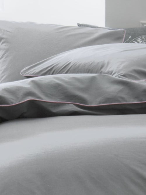 Parure de lit 2 personnes uni coton avec piping PRESTIGE - Kiabi Parure de lit 2 personnes uni coton avec piping PRESTIGE - Kiabi