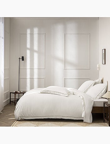 Parure de lit + 2 taies d’oreiller satin de coton 120 fils brodé autrefois