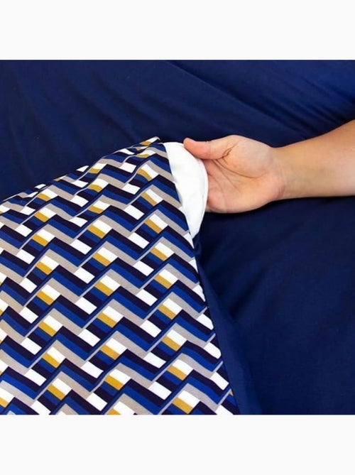Parure de lit 220x240 cm - cote deco - géométrique bleu jaune - microfibre - 2 taies 63x63 cm - Kiabi Parure de lit 220x240 cm - cote deco - géométrique bleu jaune - microfibre - 2 taies 63x63 cm - Kiabi
