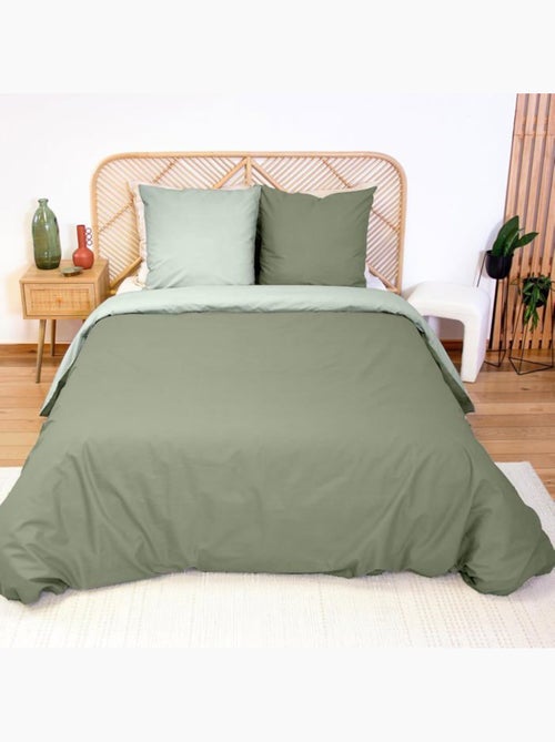 Parure de lit 220x240 cm côté déco 100% coton bicolore vert - housse de couette + 2 taies 63x63 cm - Kiabi Parure de lit 220x240 cm côté déco 100% coton bicolore vert - housse de couette + 2 taies 63x63 cm - Kiabi