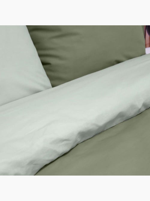 Parure de lit 220x240 cm côté déco 100% coton bicolore vert - housse de couette + 2 taies 63x63 cm - Kiabi Parure de lit 220x240 cm côté déco 100% coton bicolore vert - housse de couette + 2 taies 63x63 cm - Kiabi