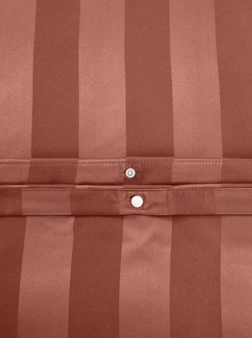 Parure de lit 3 pièces satin à fines rayures housse + taies - Kiabi Parure de lit 3 pièces satin à fines rayures housse + taies - Kiabi