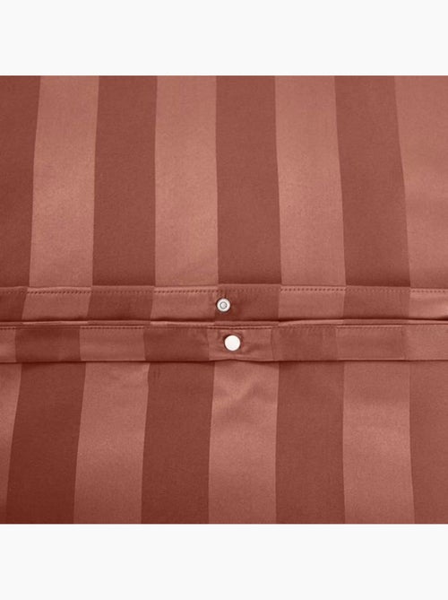 Parure de lit 3 pièces satin à fines rayures housse + taies - Kiabi Parure de lit 3 pièces satin à fines rayures housse + taies - Kiabi