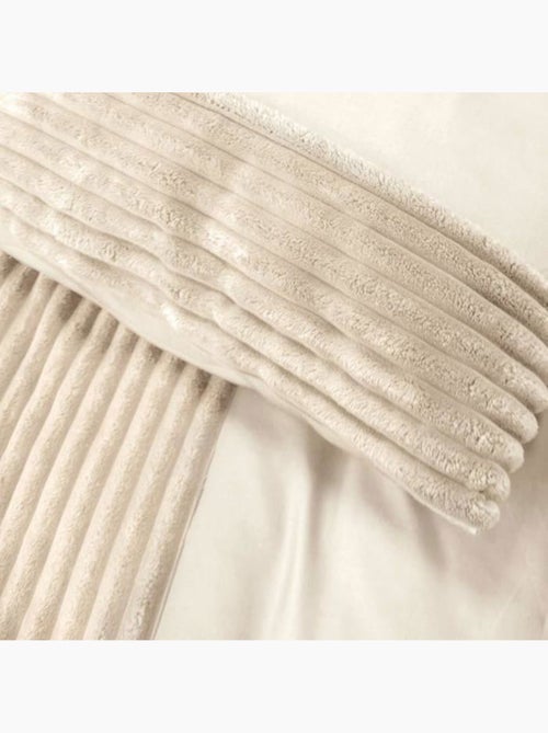 Parure de lit 3 pièces velours bande côtelé housse + taies - Kiabi Parure de lit 3 pièces velours bande côtelé housse + taies - Kiabi