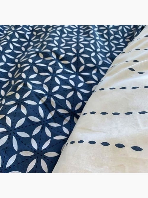Parure de lit avec housse de couette 220x240 cm + 2 taies d'oreiller 63x63cm holy - Kiabi Parure de lit avec housse de couette 220x240 cm + 2 taies d'oreiller 63x63cm holy - Kiabi