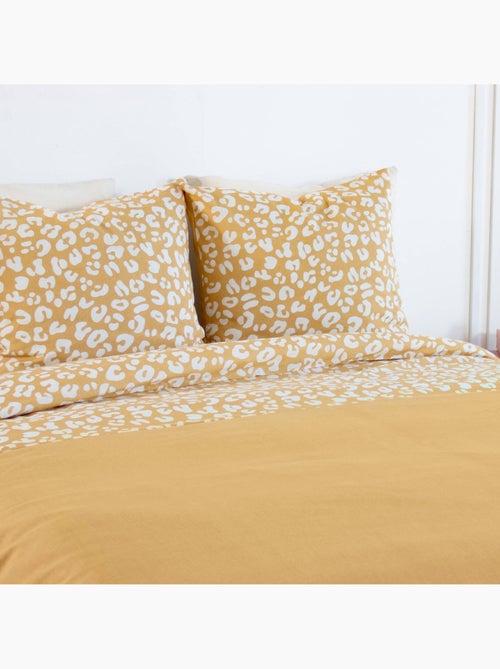 Parure de lit coton réversible 2 places imprimé léopard jaune Juliette - Kiabi Parure de lit coton réversible 2 places imprimé léopard jaune Juliette - Kiabi
