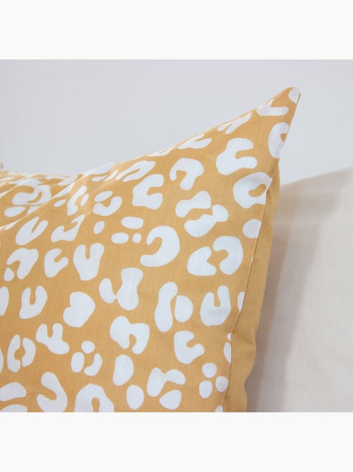 Parure de lit coton réversible 2 places imprimé léopard jaune Juliette - Kiabi Parure de lit coton réversible 2 places imprimé léopard jaune Juliette - Kiabi