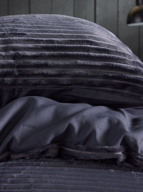 Parure de lit en polaire côtelé BIEN AU CHAUD - Kiabi Parure de lit en polaire côtelé BIEN AU CHAUD - Kiabi