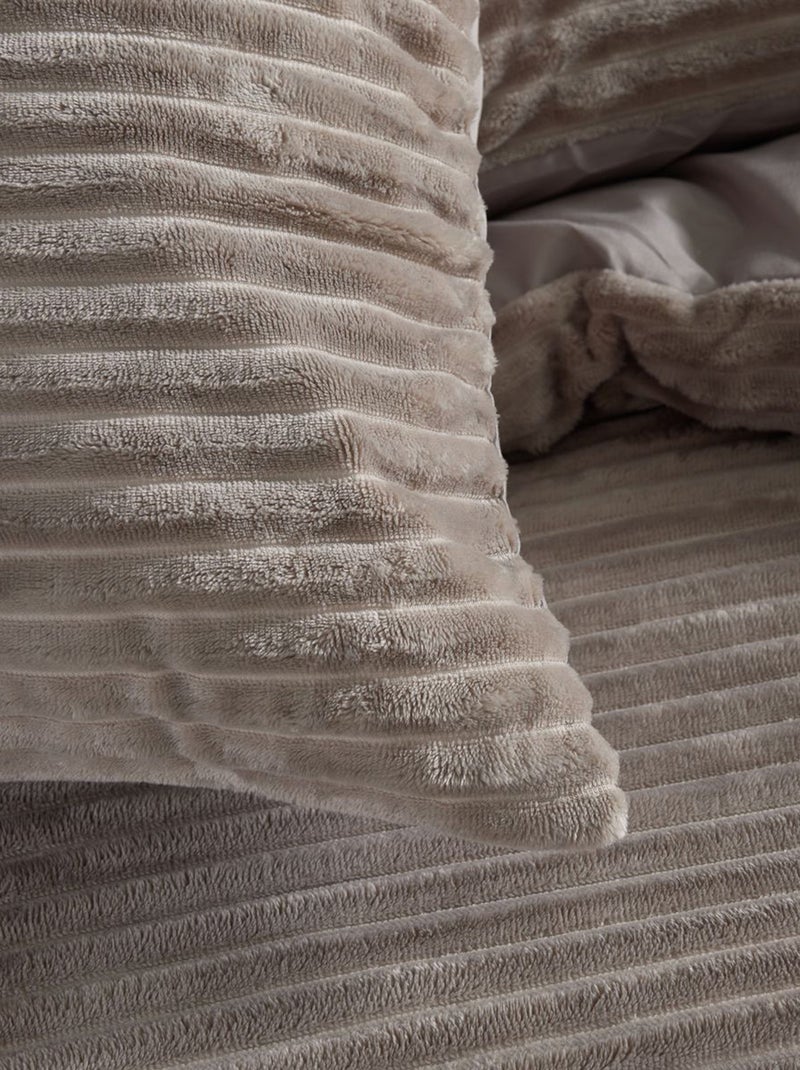 Parure de lit en polaire c?tel? BIEN AU CHAUD Beige - Kiabi