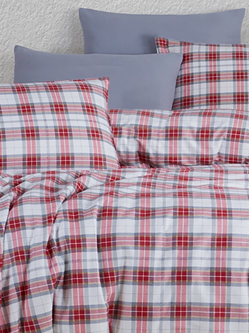 Parure de lit Flanelle de coton imprimé "Cosy rouge" - Kiabi Parure de lit Flanelle de coton imprimé "Cosy rouge" - Kiabi
