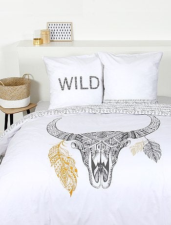 Product Adoptez un esprit bohème pour votre intérieur avec cette parure à 'tête de bison' très aventurier ! - Parure de lit 2 personnes - 1 housse de couette 240 x 220 cm - 2 taies d'oreiller 63 x 63 cm - Pur coton 57 fils - Fente passe-main - Finition boutons - Imprimé 'tête de bison'Habillement Maison / Maison / Linge de lit adulte / Parure de lit Standard KIABI