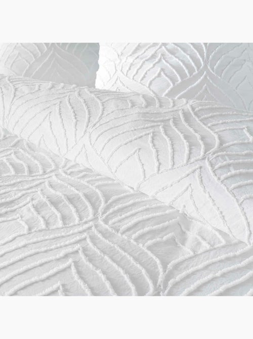 Parure de lit – Microfibre tuftée motif feuilles + 2 taies - Kiabi Parure de lit – Microfibre tuftée motif feuilles + 2 taies - Kiabi