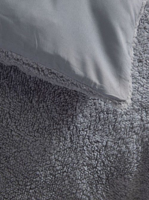 Parure de lit polaire teddy BIEN AU CHAUD - Kiabi Parure de lit polaire teddy BIEN AU CHAUD - Kiabi