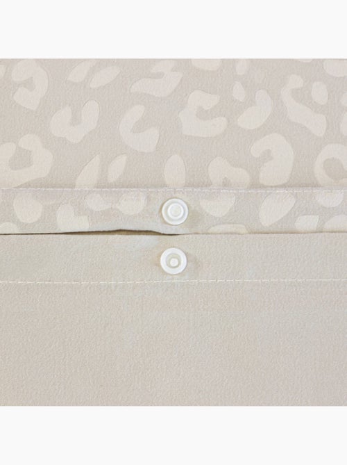 Parure de lit polyester réversible 2 places imprimé léopard Sophie - Kiabi Parure de lit polyester réversible 2 places imprimé léopard Sophie - Kiabi