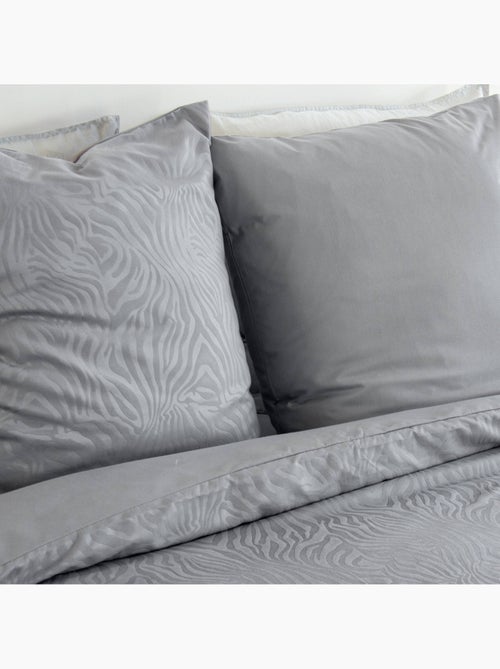 Parure de lit polyester réversible imprimé zèbre 2 places gris Ondula - Kiabi Parure de lit polyester réversible imprimé zèbre 2 places gris Ondula - Kiabi
