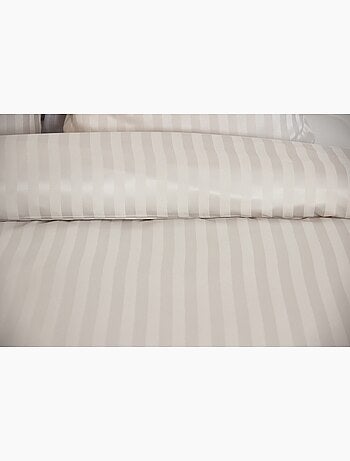 Parure de Lit Satin en Microfibre – Rayures Tissées