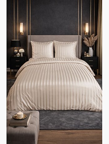 Parure de Lit Satin en Microfibre – Rayures Tissées