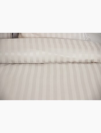 Parure de Lit Satin en Microfibre – Rayures Tissées