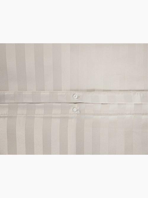 Parure de Lit Satin en Microfibre – Rayures Tissées - Kiabi Parure de Lit Satin en Microfibre – Rayures Tissées - Kiabi
