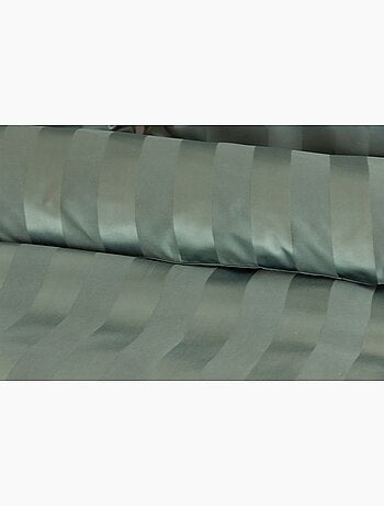 Parure de Lit Satin en Microfibre – Rayures Tissées
