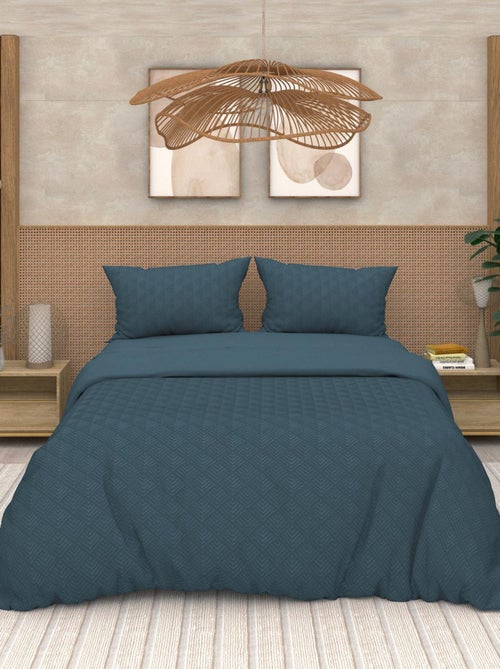 Parure housse de couette 3D microfibre GAIA, par Soleil d'Ocre avec 2 taies d'oreiller - Kiabi Parure housse de couette 3D microfibre GAIA, par Soleil d'Ocre avec 2 taies d'oreiller - Kiabi