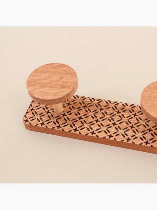 Patère ton bois motifs noirs 3 têtes 35x6cm - Kiabi