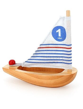 Petit voilier de bain