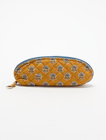 Petite trousse en textile matelassé