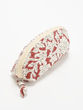 Petite trousse en textile matelassé