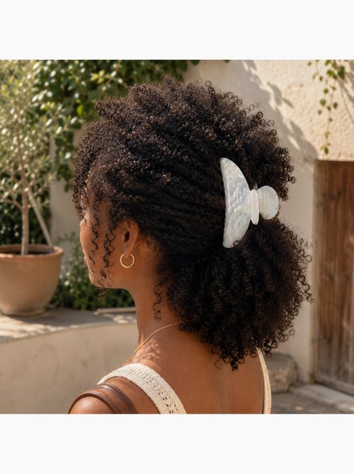 Pince crabe cheveux nacrée grand format - Kiabi Pince crabe cheveux nacrée grand format - Kiabi