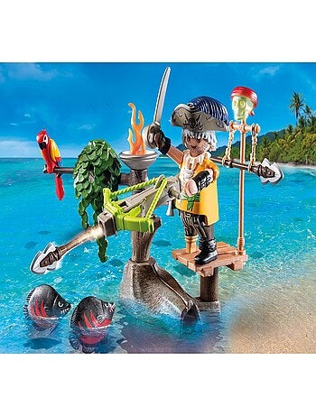 Pirate avec arbalète, flèche et poissons à viser
