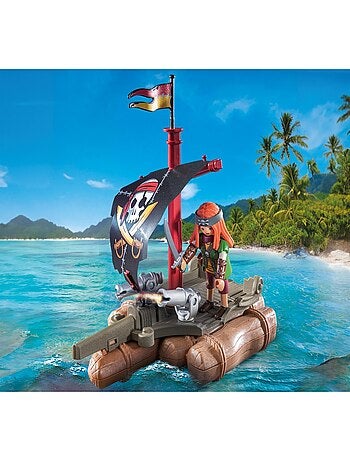 Pirate avec radeau flottant, canons et trésor