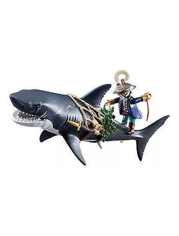 Pirate et requin géant avec mâchoire articulée